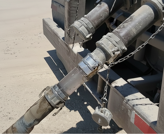 vacuum oil field frac tank truck with sight class camlock