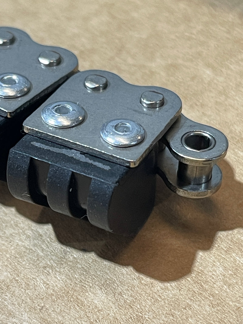 Load image into Gallery viewer, Cues Compatible Cleat Treaded Tracks
